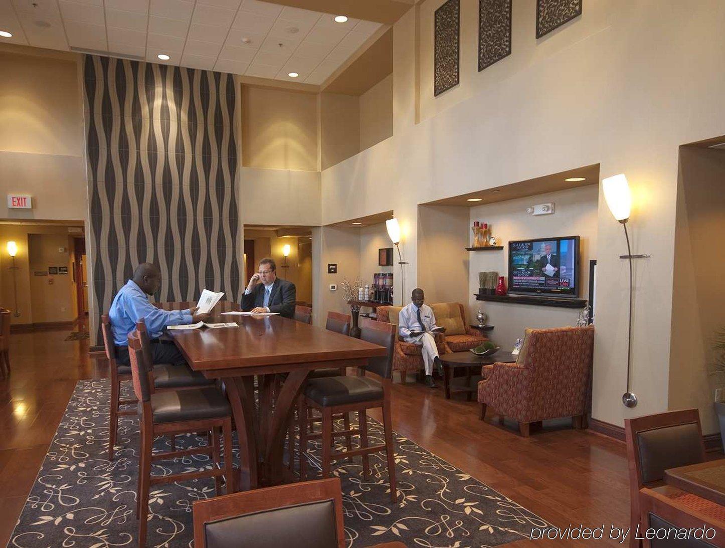 Hampton Inn & Suites Wichita-Northeast Restaurant photo